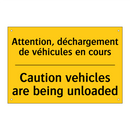 Attention, déchargement de véhicules  /.../ - Caution vehicles are being unloaded /.../