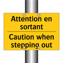 Attention en sortant - Caution when stepping out