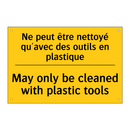 Ne peut être nettoyé qu'avec des  /.../ - May only be cleaned with plastic  /.../