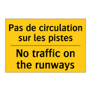 Pas de circulation sur les pistes /.../ - No traffic on the runways
