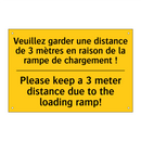 Veuillez garder une distance de  /.../ - Please keep a 3 meter distance  /.../