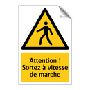 Attention ! Sortez à vitesse de marche