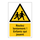 Roulez lentement ! Enfants qui jouent