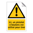 Ici, un pistolet à boulons est utilisé pour tirer