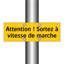 Attention ! Sortez à vitesse de marche