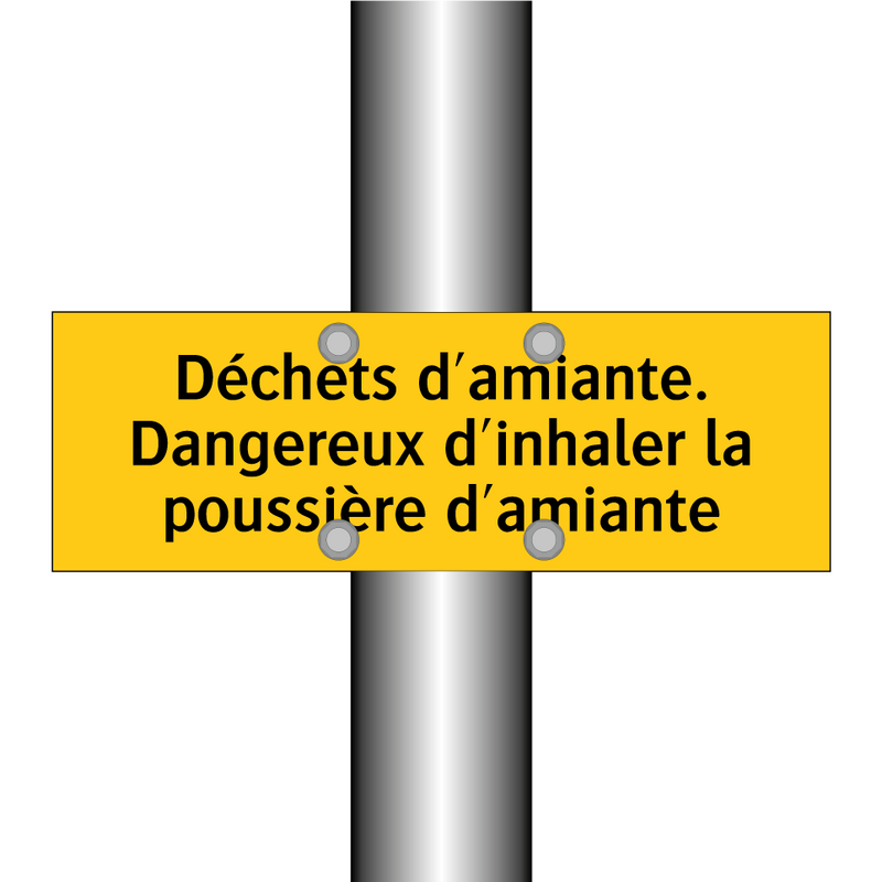 Déchets d'amiante. Dangereux d'inhaler la poussière d'amiante