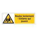 Roulez lentement ! Enfants qui jouent
