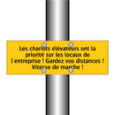Les chariots élévateurs ont la priorité sur les locaux de l'entreprise ! Gardez vos distances ! Vitesse de marche !