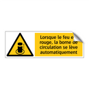 Lorsque le feu est rouge, la borne de circulation se lève automatiquement