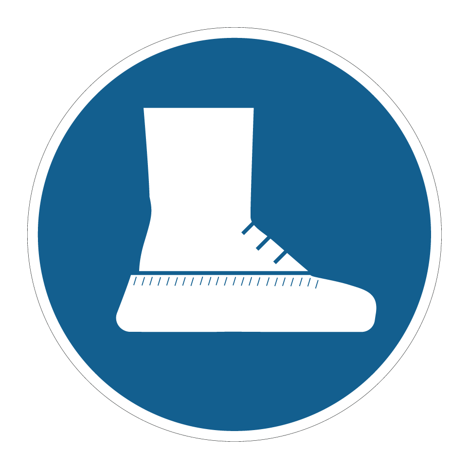Porter des surchaussures